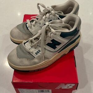 Kids New Balance 550 Sneakers Dark Green Sneakers GUC Sz 4 with box